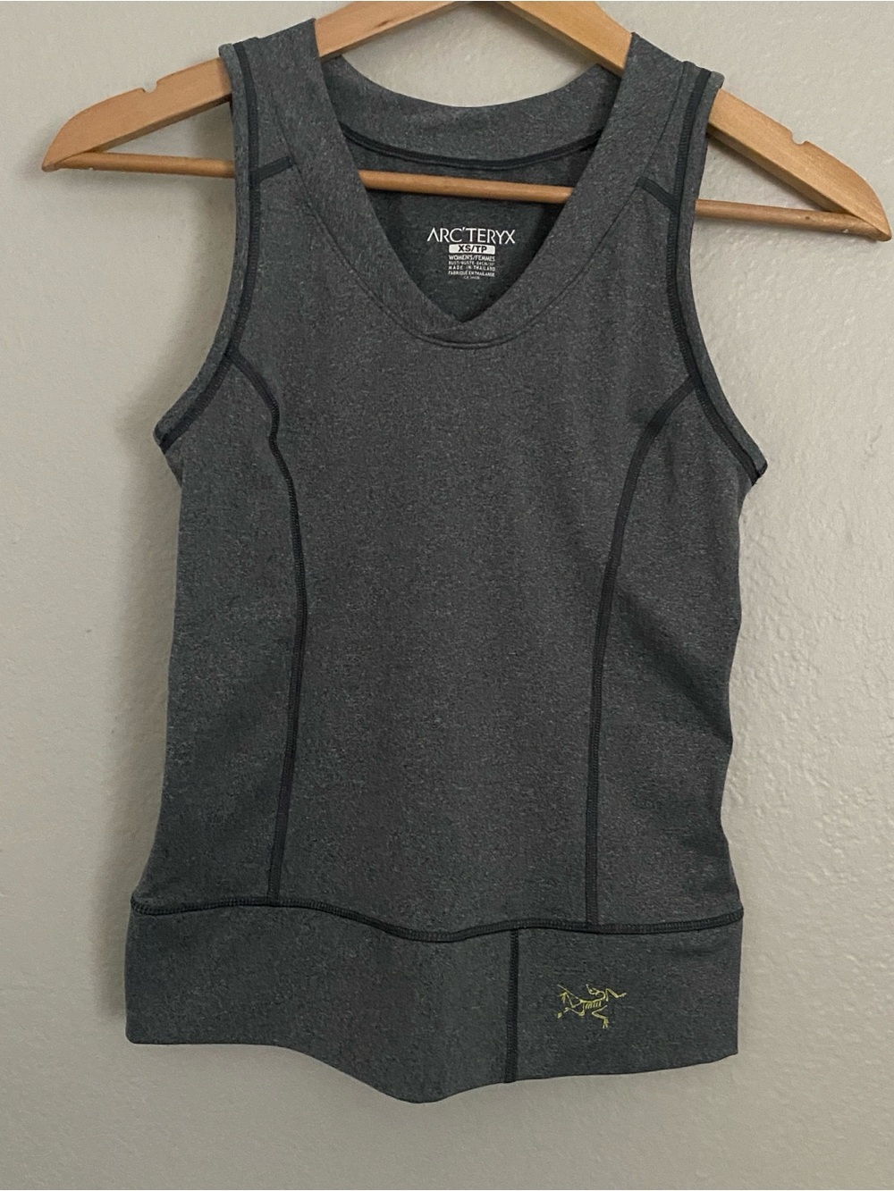 Arc’teryx Tank Top Women’s XS Gray V-Neck Hiking Running Workout Athletic - Picture 1 of 5